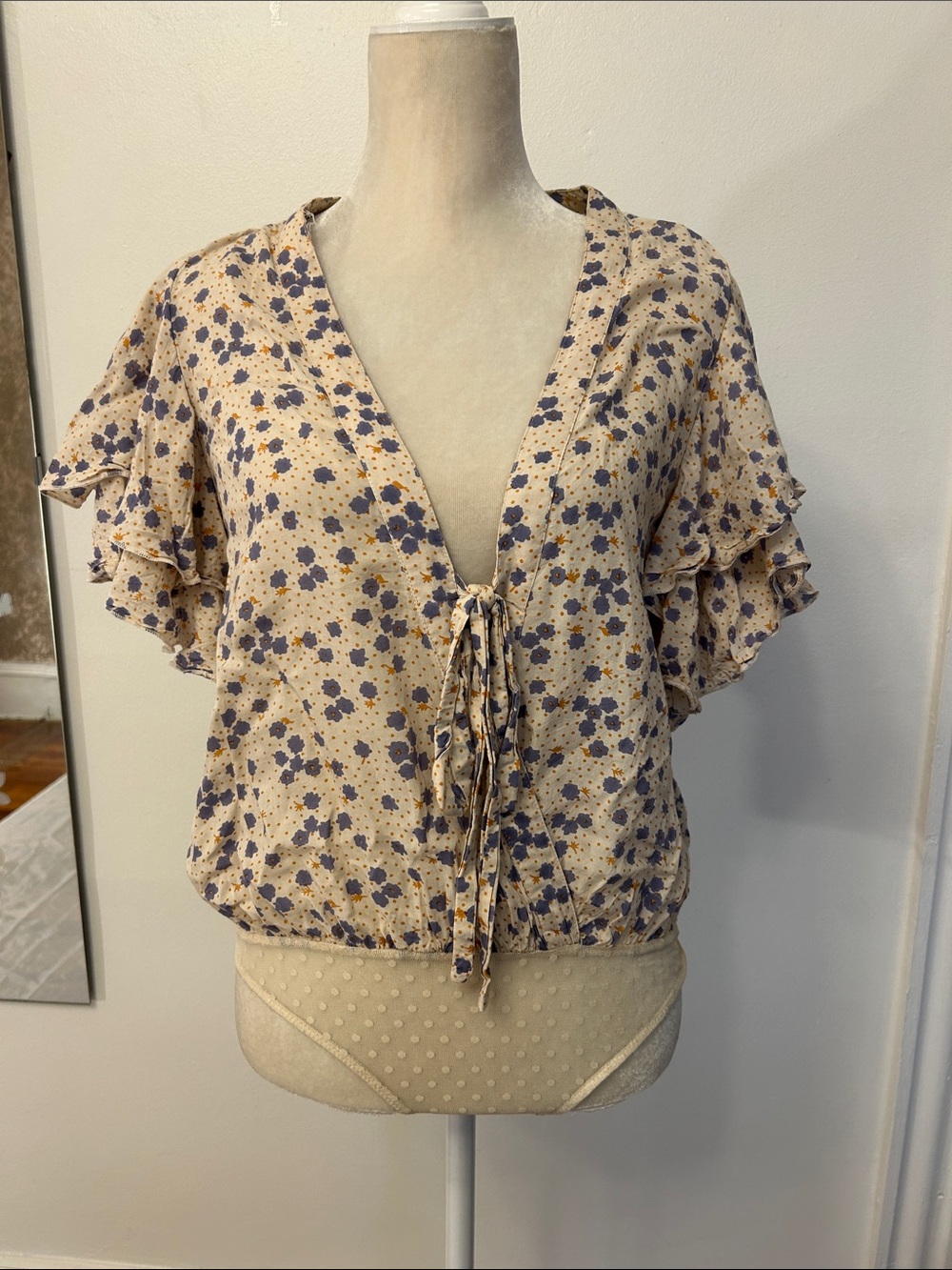 Tie-Front Floral Ruffle Sleeve bodysuit- Cream with Blue Floral